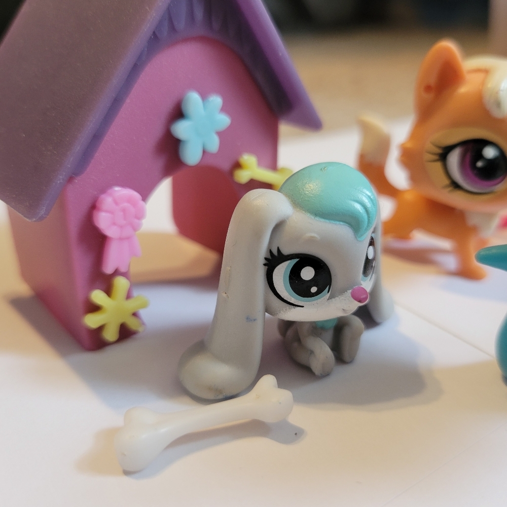 "Littlest Pet Shop" 9 piece characters figurines( Animals)